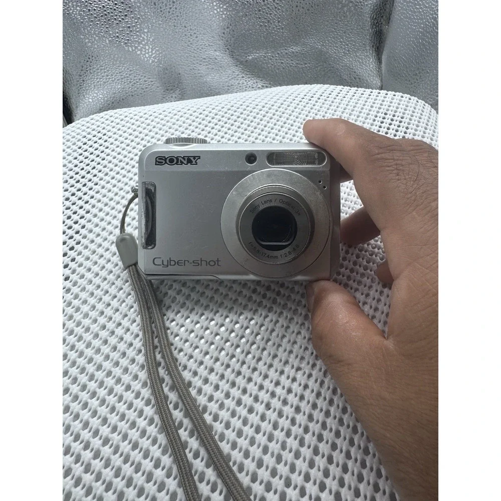 Sony Cyber-shot DSC-S650 7.2MP Digital Camera Silver Untested Read AS-IS